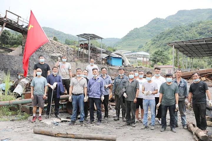 联结煤业发展“分拣钢材、建旧利废、降本增效”主题党日活动