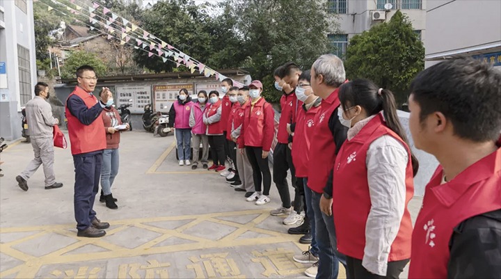 解化化工分公司党委与解化社区党总支结对共建发展“家园环保卫士”自愿服务活动