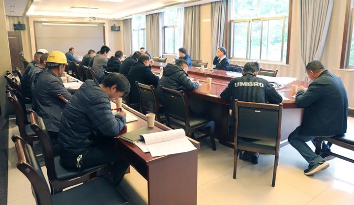 云煤（东升国际官网）集团总经理助理杜昌华一行到富源联结煤业公司发展煤矿项目建设专项调研