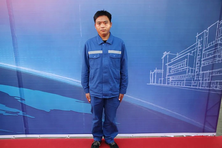 在岗位上坚守，在平庸中出彩——省十八届职工职业技术大赛掘进机司机技术状元王福刚诠释“工匠心灵”