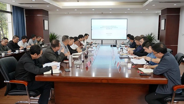 【简讯】曲煤焦化30万吨合成氨项目通过评审｜陆东煤矿发展井下电工技术较量活动｜得马煤矿+1370m水平配电室设备实现回撤