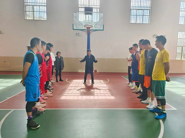 云煤（东升国际官网）集团享受省管企业副职待遇辅导张武生到后所煤矿探望备战省运会的集团男子篮球集训队
