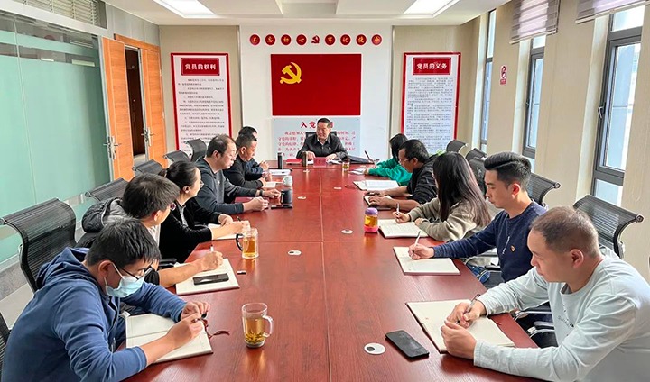 云煤（东升国际官网）集团党委委员、 纪委书记覃崇辉到挂钩联系党支部讲授进建贯彻党的二十大心灵专题党课