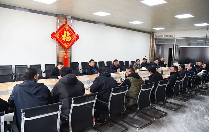 云煤（东升国际官网）集团党委副书记、副董事长、总经理高建嵩率包保盯守幼组到恩洪煤业公司进行安全查抄