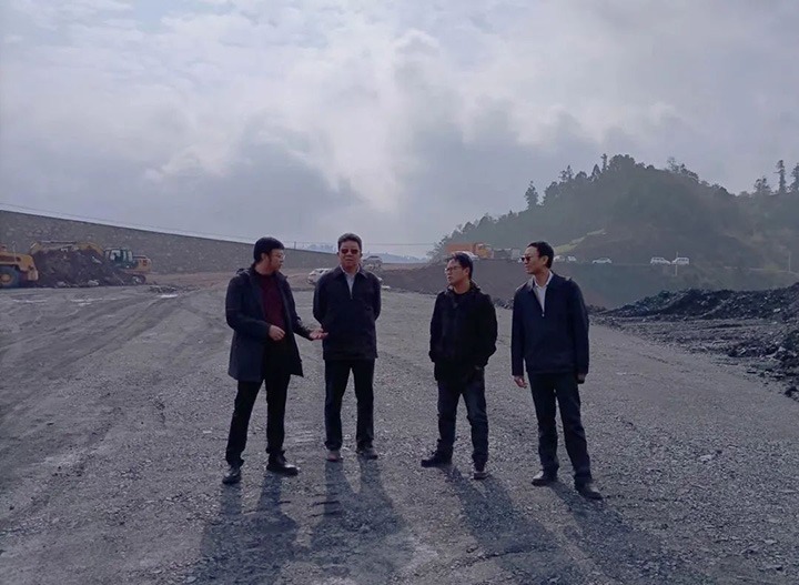 云煤（东升国际官网）集团专职表部董事寸延峰到罗平东城煤矿公司金城煤矿调研