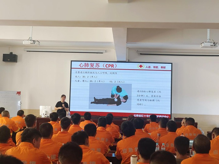 急救培训“实时雨”，云南省红十字会泽润矿山接济新苗