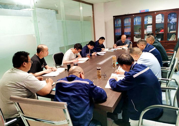 煤矿“夜讲堂”：值班间隙一幼时，人人都是安全讲师！