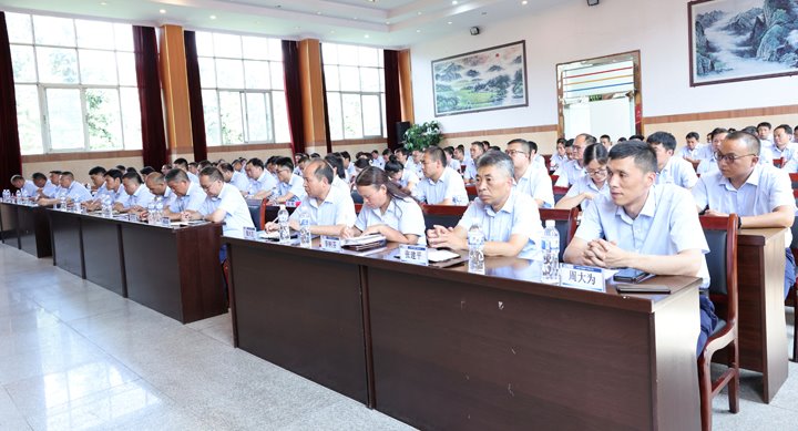 田坝煤矿公司召开2025年上半年安全出产工作会暨“安全出产月”总结会