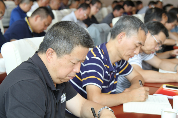 6学员仔细倾听、当真笔记。.png