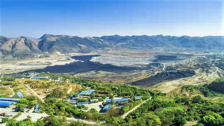 云南省幼龙潭矿务局布沼坝露天矿（年设计出产能力1300万吨）.png